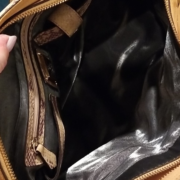 🌹MAXX New York Handbag - Picture 4 of 7